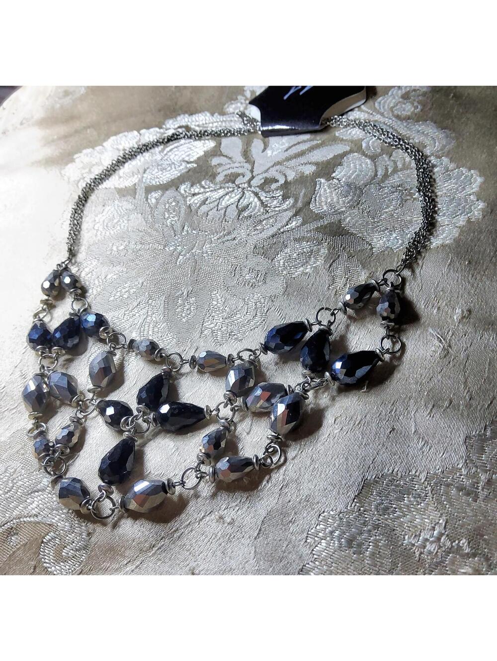 V Quarantine Necklace - Picture 2 of 2